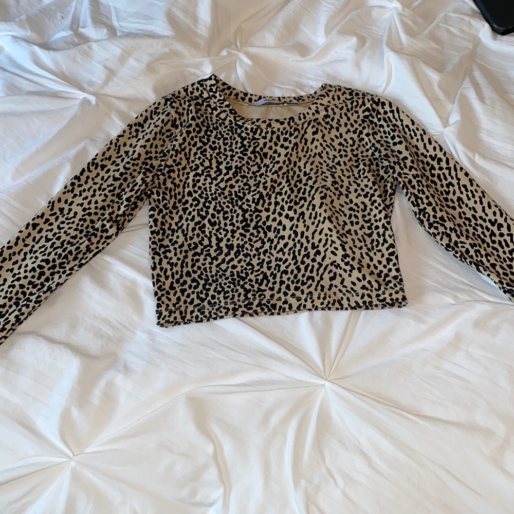 Adika Cheetah print long sleeve crop top
